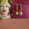 Orecchini pendenti in argento 925 placcato oro con turchese corallo rosso e perle barocche