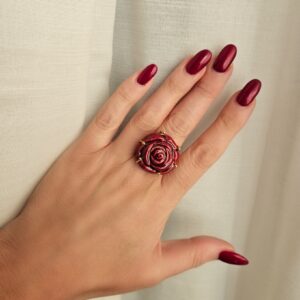 Anello con rosa in ceramica