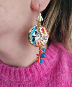 Alternative view of Orecchini Siciliani con Ceramica di Caltagirone Dipinta a Mano, Giada Blu e Corallo Rosso