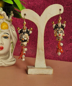 Orecchini siciliani con teste di moro in ceramica di caltagirone perle e corallo rosso