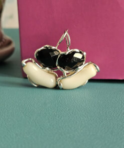 orecchini pendenti in Argento 925 con Corallo Bianco e Onice Nero