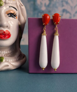 Orecchini a Goccia con Pasta di Corallo Rosso e Agata Bianca