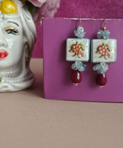 Orecchini siciliani con mattonelle in ceramica di caltagirone acquamarina e agata borgogna