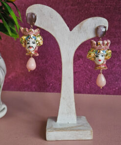 Orecchini siciliani con teste di moro in ceramica di caltagirone e pietre rosa