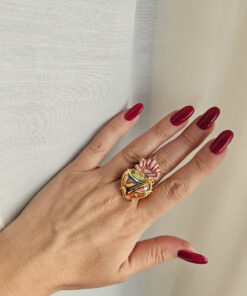 anello siciliano con cuore sacro in ceramica di caltagirone