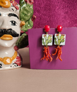 orecchini sicilani con mattonelle in ceramica di caltagirone e corallo rosso