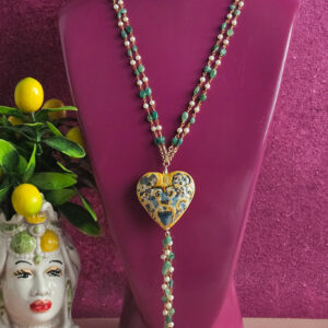 Collana a catena doppia con giada verde e cuore in ceramica di caltagirone