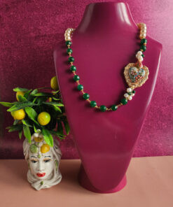 Alternative view of Collana Siciliana con Perle di Maiorca, Agata Verde e Cuore Sacro in Ceramica di Caltagirone