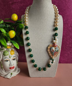 collana siciliana con perle oro agata verde e cuore sacro in ceramica di caltagirone