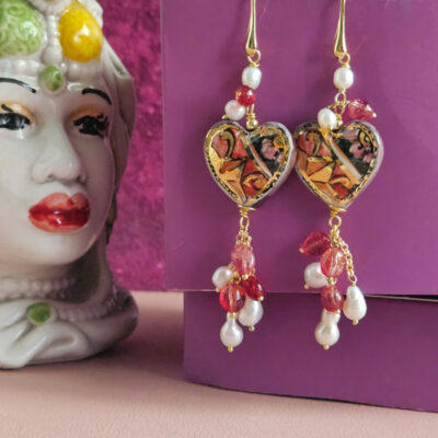 orecchini con cuori in ceramica di caltagirone tormalina e perle di fiume