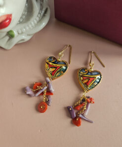 orecchini pendenti con cuori in ceramica di caltagirone corallo viola e corallo rosso
