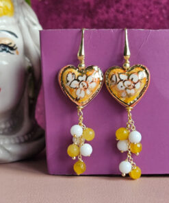 orecchini pendenti con cuori in ceramica di caltagirone e agata gialla e bianca