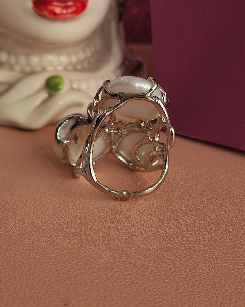 Anello triplo con perle barocche piatte
