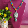 Collana a catena con giada apatite e cammeo in ceramica di caltagirone