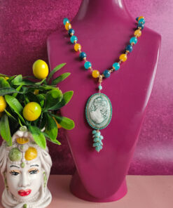 Collana a catena con giada apatite e cammeo in ceramica di caltagirone