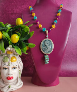 Collana a catena con occhio di gatto colorato e cammeo in ceramica di caltagirone