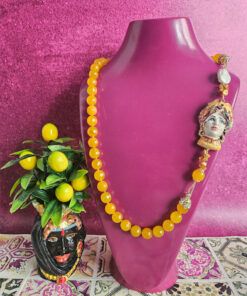 Collana siciliana con agata gialla e testa di donna in ceramica di caltagirone