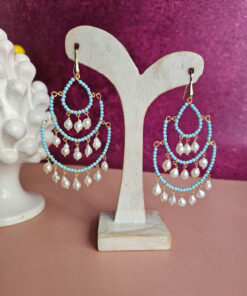 Orecchini chandelier con pasta di turchese e perle a goccia