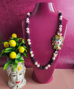 collana lunga con perle ametista e testa di moro in ceramica di caltagirone