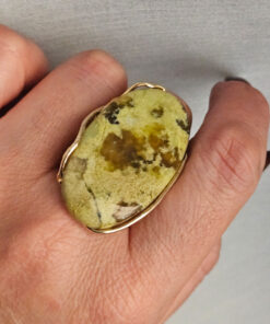 Alternative view of Anello Ovale in Argento 925 Placcato Oro con Opale Olivina