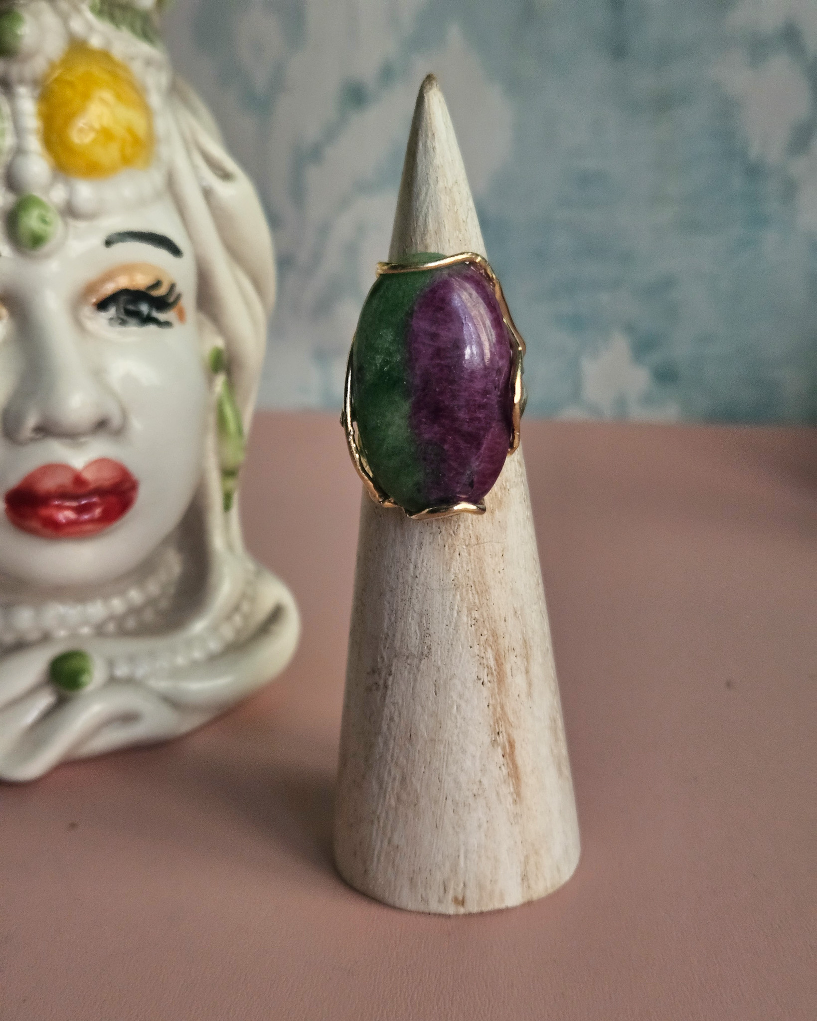 anello ovale in argento con zoisite rubino