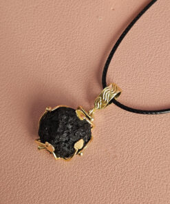 Collana a Corda con Ciondolo in Pietra Lavica