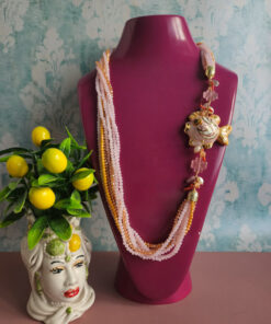 collana multifilo con cristalli rosa e pesciolino in ceramica di caltaigrone dipinta a mano