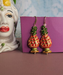 orecchini siciliani con pigne in ceramica di caltagirone e cristalli verdi