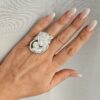 Anello in argento 925 con cammeo natività scolpito dalla conchiglia sardonica