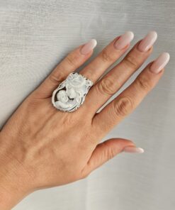 Anello in argento 925 con cammeo natività scolpito dalla conchiglia sardonica