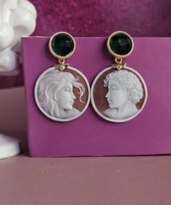 Orecchini pendenti con cammei uomo donna scolpiti dalla conchiglia sardonica