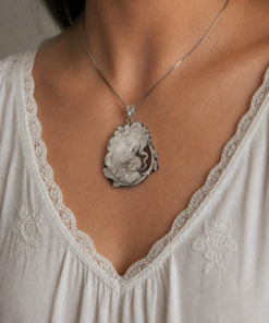 Alternative view of Collana a Catena in Argento 925 con Cammeo Natività Autentico di Torre del Greco