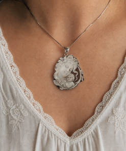 collana a catena con ciondolo cammeo conchiglia di torre del greco