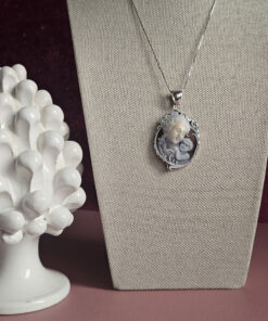 collana a catena in argento 925 con cammeo natività scolpito dalla conchiglia sardonica