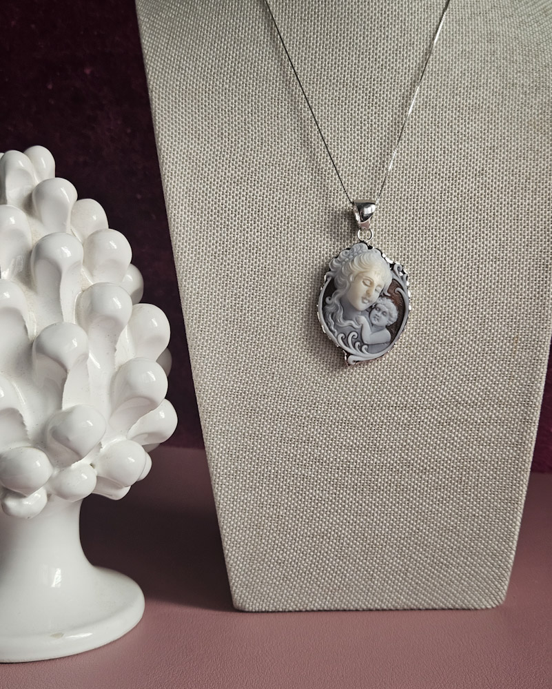 collana a catena in argento 925 con cammeo natività scolpito dalla conchiglia sardonica