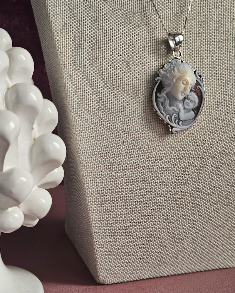 Dainty Chain Necklace with Shell Cameo Pendant - Image 3