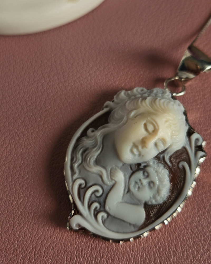 Dainty Chain Necklace with Shell Cameo Pendant - Image 2