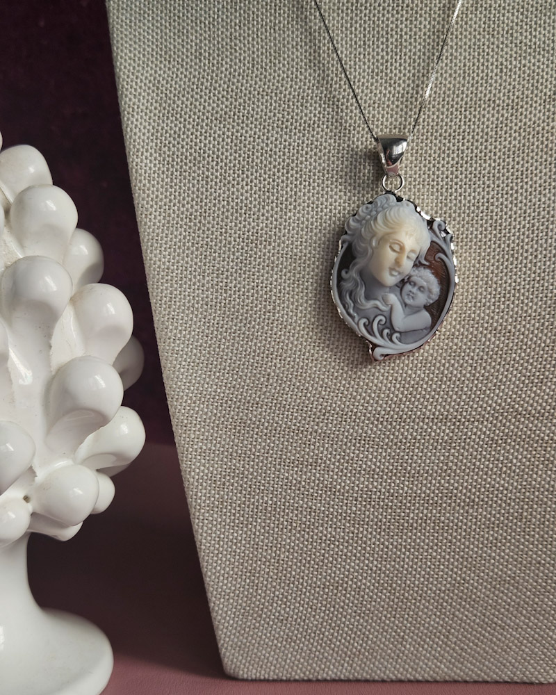 Dainty Chain Necklace with Shell Cameo Pendant - Image 6