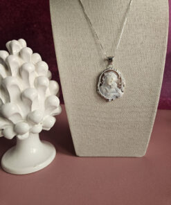 collana a catena in argento 925 con cammeo natività scolpito dalla conchiglia sardonica