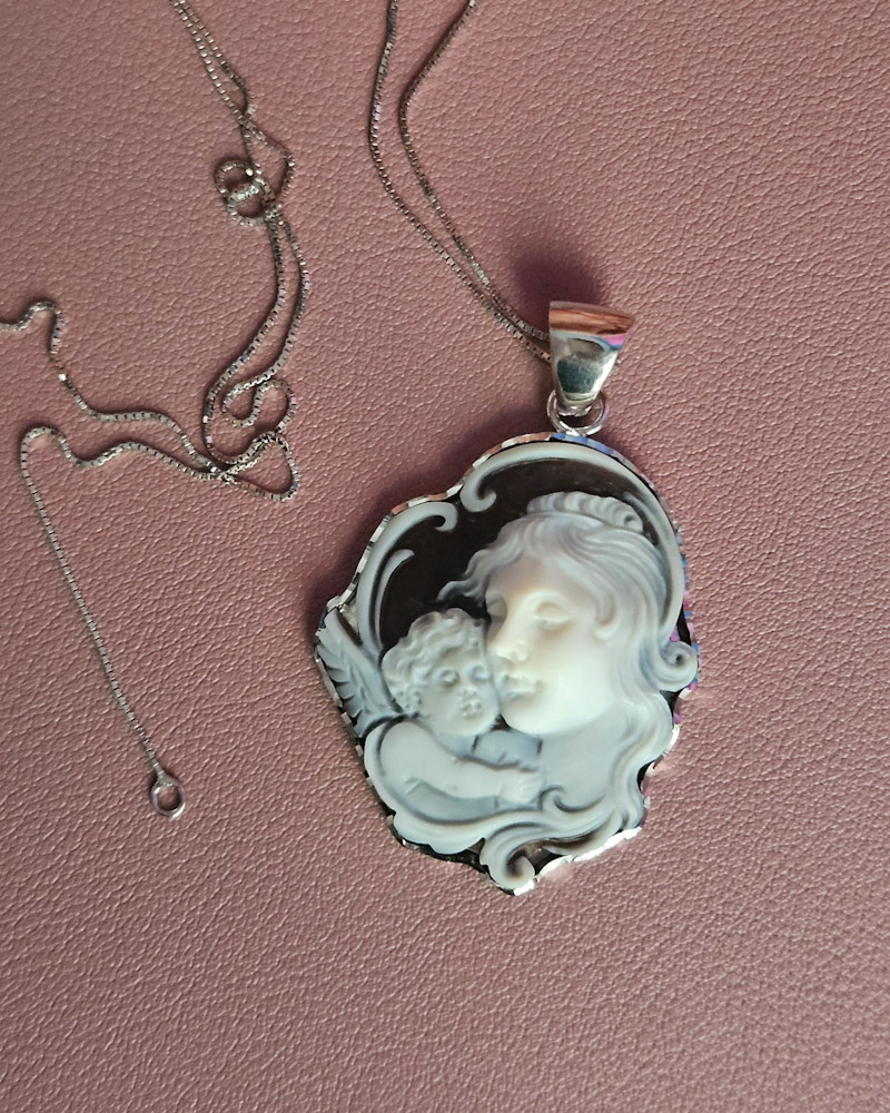 Dainty Chain Necklace with Shell Cameo Pendant - Image 7
