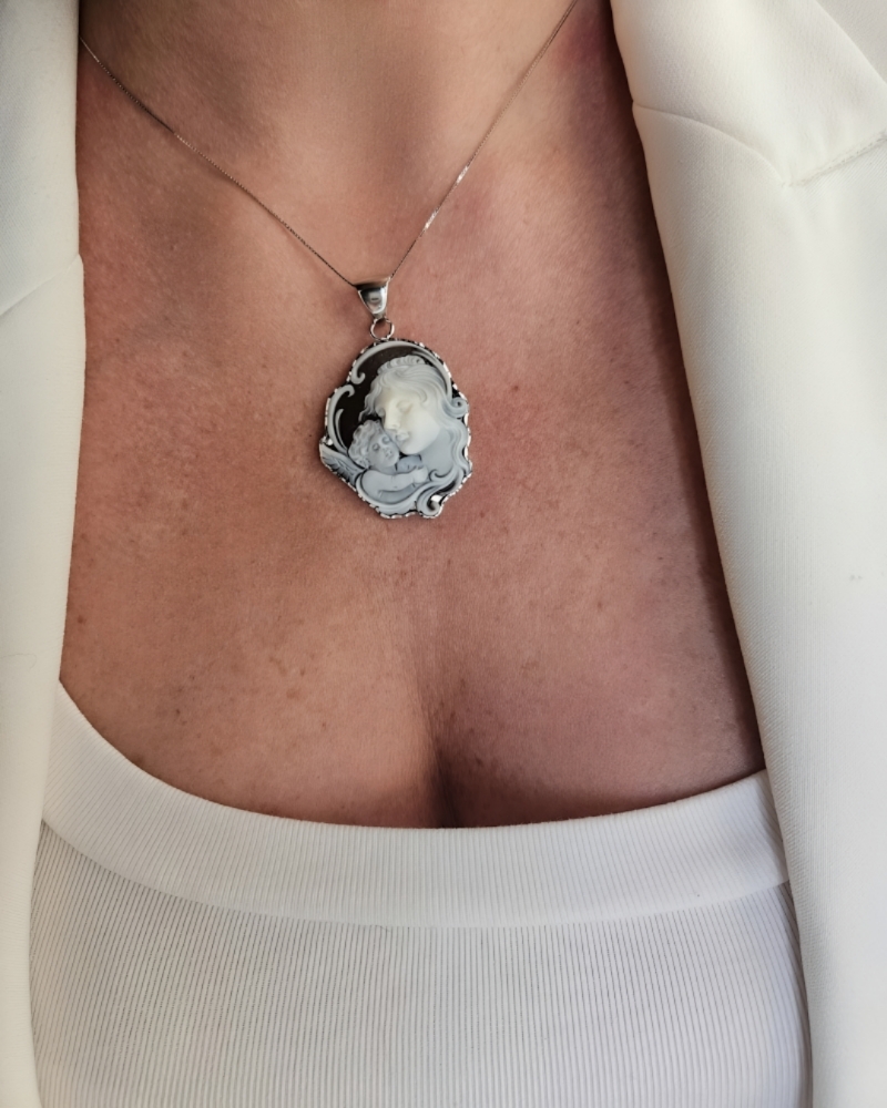 Dainty Chain Necklace with Shell Cameo Pendant - Image 6