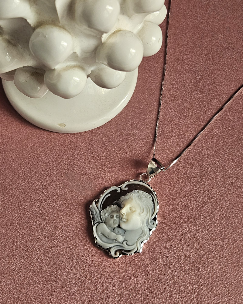 Dainty Chain Necklace with Shell Cameo Pendant - Image 4