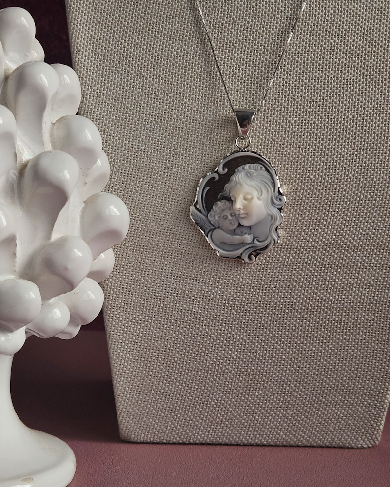 Dainty Chain Necklace with Shell Cameo Pendant - Image 2