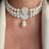 collana choker 3 fili di perle con cammeo centrale