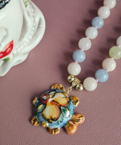 Alternative view of Collana Girocollo con Morganite e Pesce in Ceramica di Caltagirone