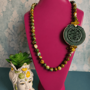 collana lunga con agata striata verde gialla e giada burma verde