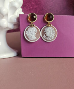 orecchini pendenti con cammei uomo donna scolpiti dalla conchiglia sardonica a torre del greco