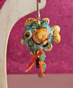 Alternative view of Orecchini Siciliani con Pesci in Ceramica di Caltagirone Corallo Rosso e Amazzonite