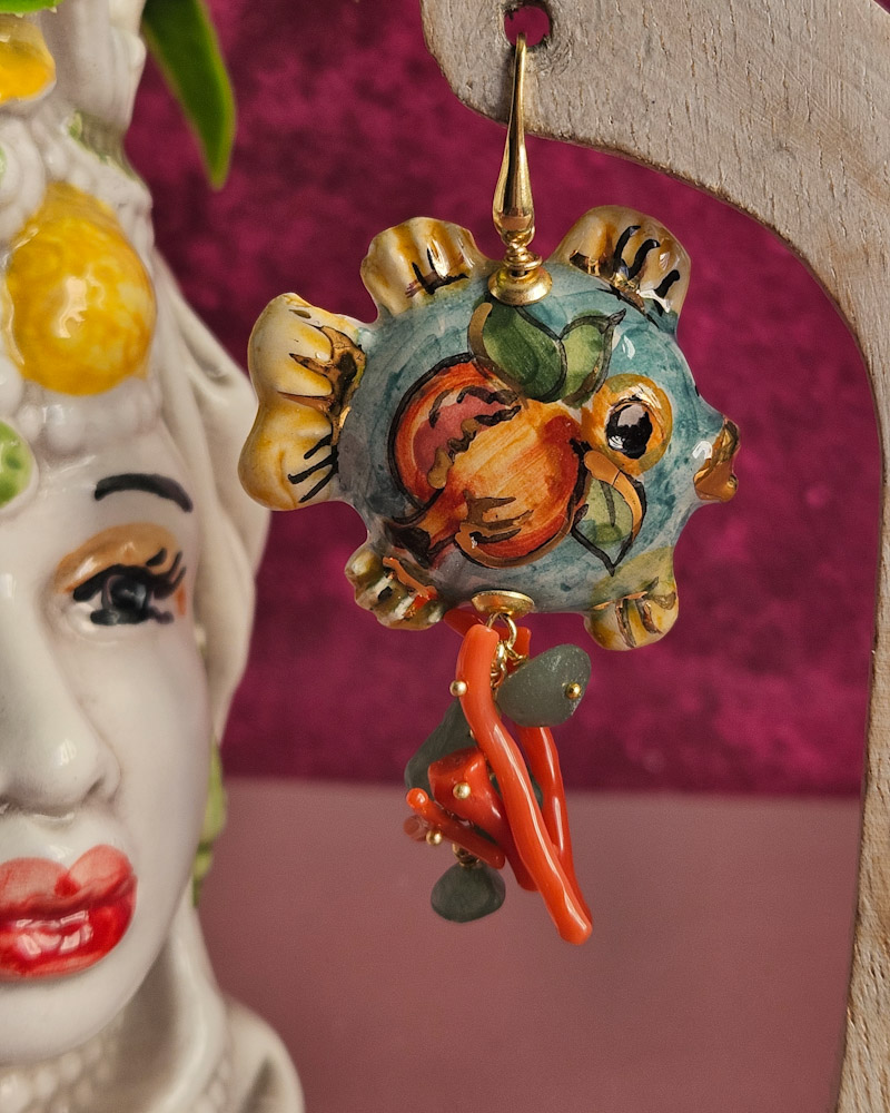 Orecchini Siciliani con Pesci in Ceramica di Caltagirone Corallo Rosso e Amazzonite - immagine 4