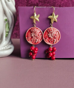 orecchini siciliani pendenti con cammei in ceramica di caltagiorne e pietre rosse